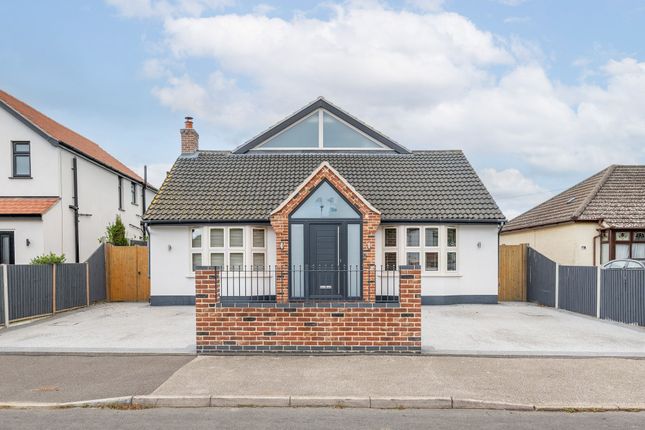 Chestnut Avenue, Oulton Broad 6 bed chalet for sale