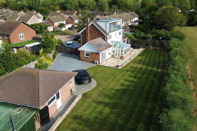 Curlew Crescent, Basildon, Essex, SS16 4 bed detached house for sale