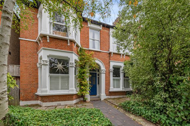 4 bedroom end of terrace house for sale