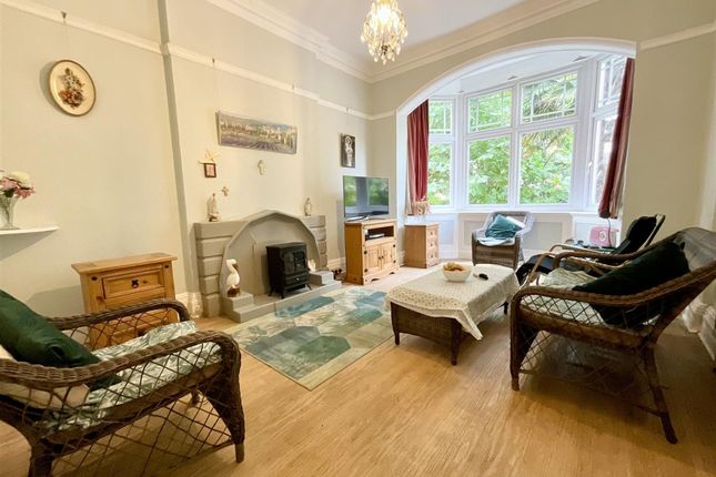 Royal Avenue, Scarborough, YO11 5 bed house for sale