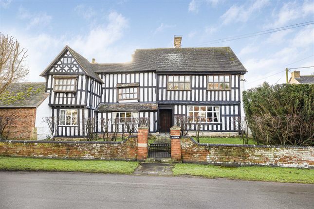 Aston on Carrant 6 bed detached house for sale