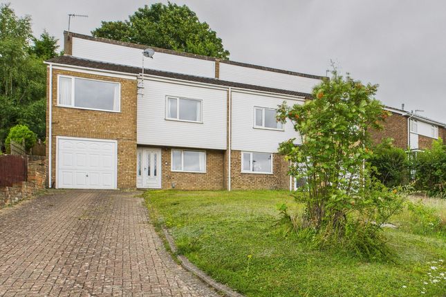 Mayflower Avenue, Hemel Hempstead, HP2 3 bed semi