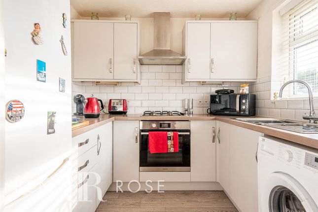 2 bedroom semi-detached house for sale