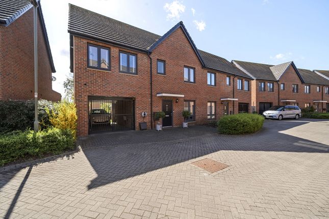 Bullock Crescent, Surrey GU22 4 bed semi