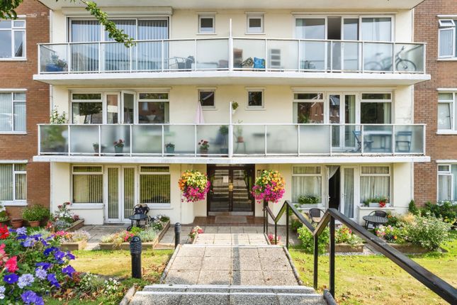 3 bedroom flat for sale