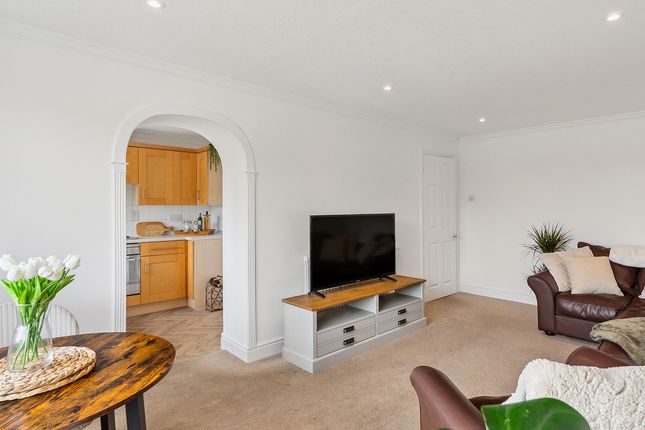 Junction Road, Ashford, TW15 2 bed flat for sale