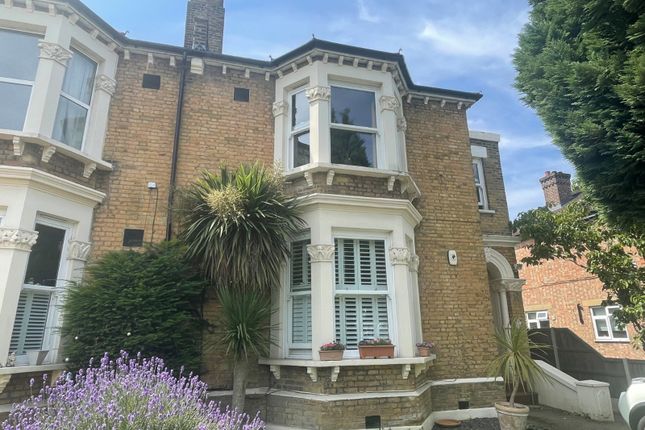 Trewsbury Road, London, SE26 2 bed maisonette for sale