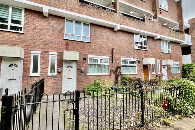 Benson Close, Hounslow TW3 3 bed apartment for sale