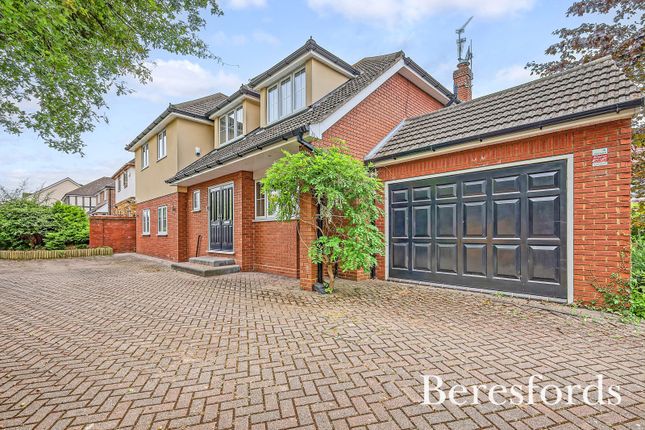 Noak Hill Road, Basildon, SS15 5 bed detached house for sale