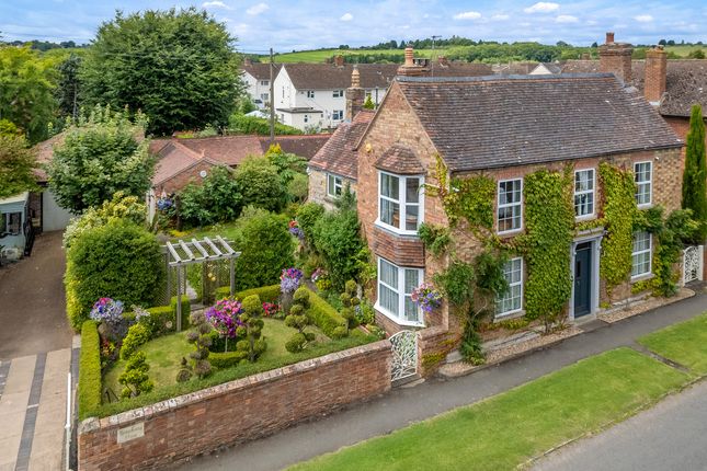 Main Street Offenham, Worcestershire... 4 bed detached house for sale