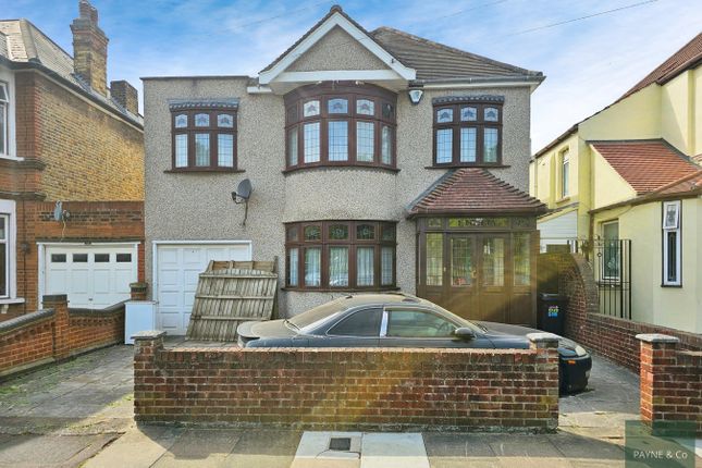 Aberdour Road, GOODMAYES, IG3 4 bed link detached house for sale