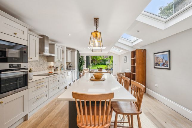 Dunstans Grove, London, SE22 3 bed terraced house for sale