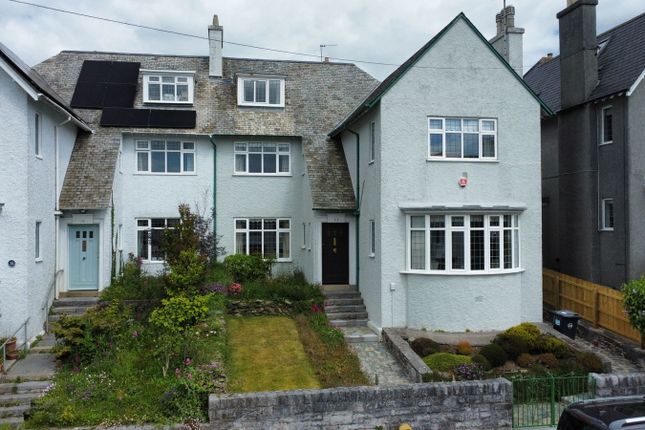 5 bedroom semi-detached house for sale