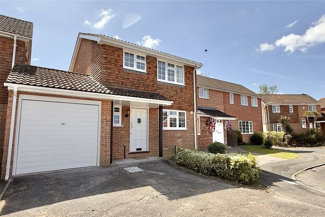 3 bedroom link detached house for sale