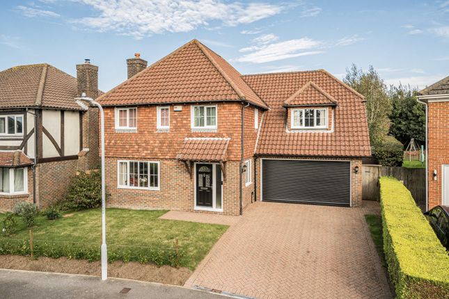 Green Close, Hawkinge, Kent, CT18 5 bed detached house for sale