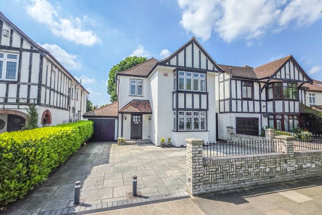 Wallenger Avenue, Gidea Park, RM2 4 bed detached house for sale