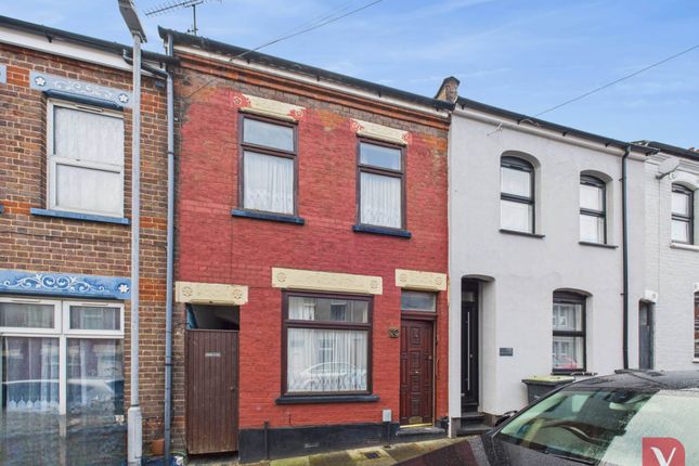 Warwick Road West, Luton LU4 3 bed terraced house for sale