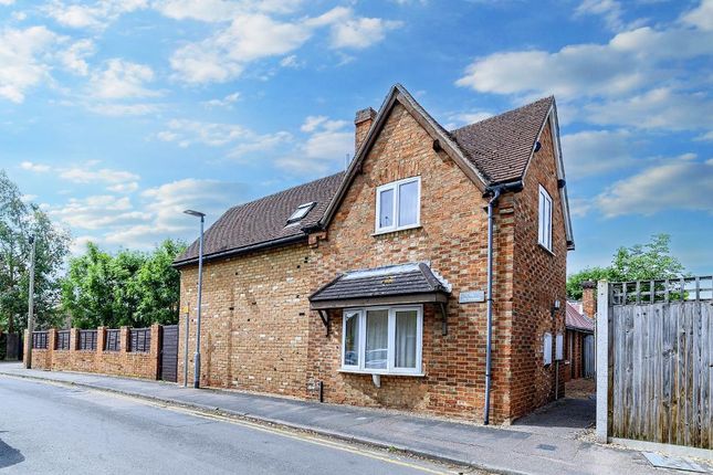 Chapel Close, Bedford, MK41 0DR 2 bed link detached house for sale