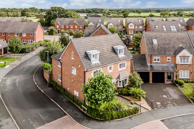 5 bed detached house