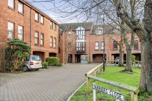 Studio flat for sale