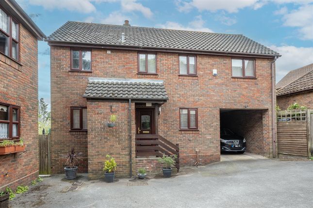 Burntwood, Brentwood 3 bed detached house for sale