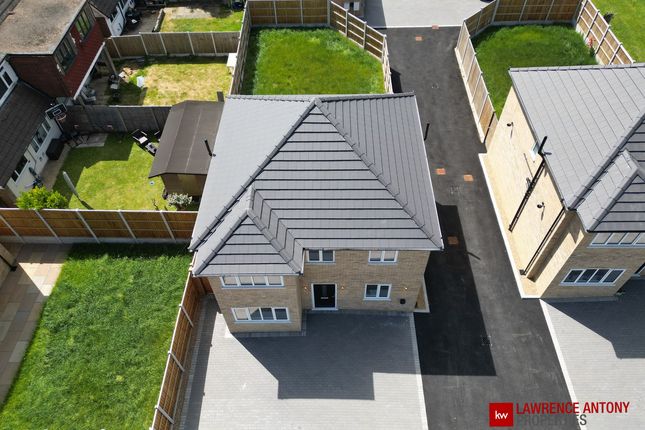 The Blossoms, Rayleigh, SS6 3 bed detached house for sale