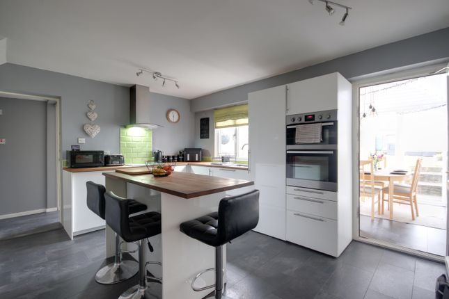 4 bedroom link detached house for sale