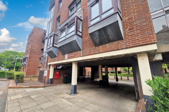 The Dukeries, Gloucester GL1 3 bed flat for sale