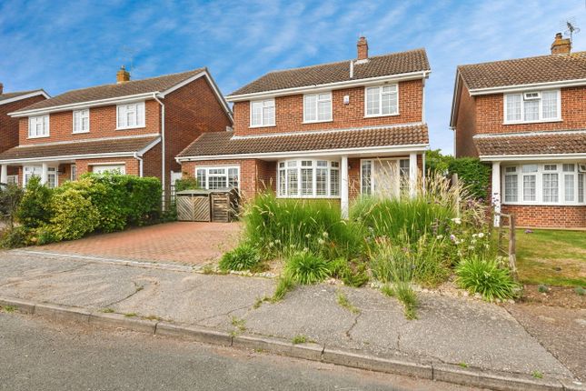 Ashes Close, Walton on the Naze CO14 5 bed detached house for sale