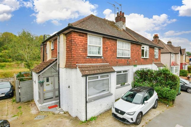 Brighton Road, Hooley, Coulsdon, Surrey 2 bed maisonette for sale