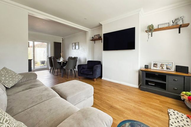 Richland Close, Hastings TN35 3 bed semi
