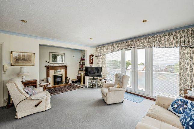 3 bedroom flat for sale