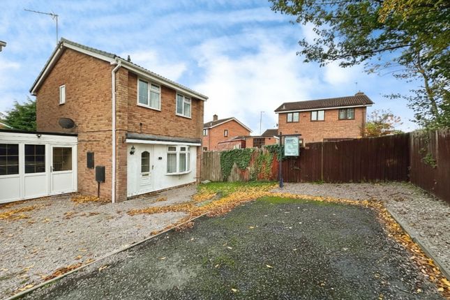 3 bed link detached house
