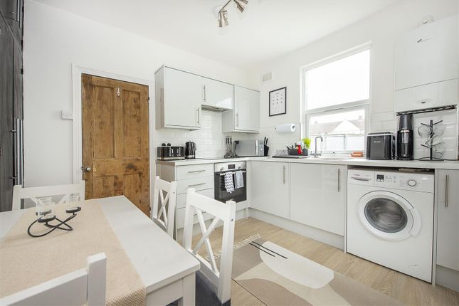 Kingston Road, Raynes Park SW20 1 bed maisonette for sale