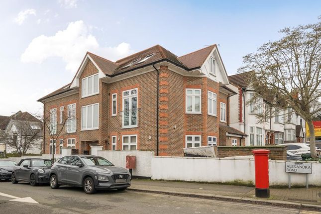 Finchley Lane,  Hendon,  NW4 2 bed flat for sale