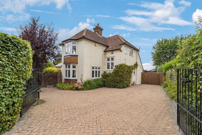 The Close, Radlett WD7 3 bed detached house for sale