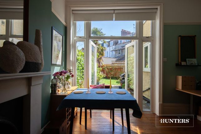 Chichele Road, Cricklewood, London, NW2 2 bed apartment for sale
