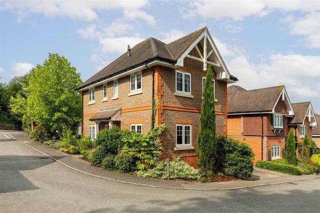 Woodpecker Chase, Lindfield 3 bed detached house for sale