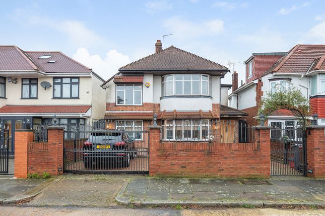 Isleworth TW7 4 bed detached house for sale