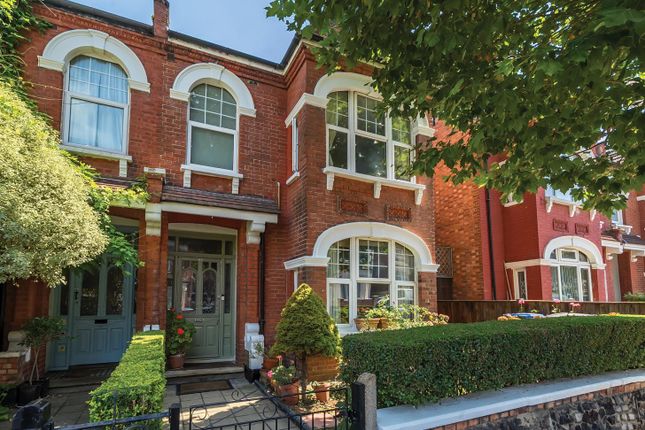 4 bedroom semi-detached house for sale