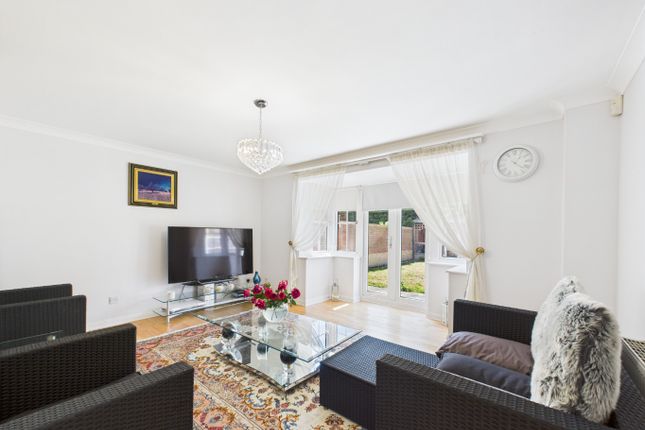 Parish Gate Drive, Sidcup DA15 4 bed semi