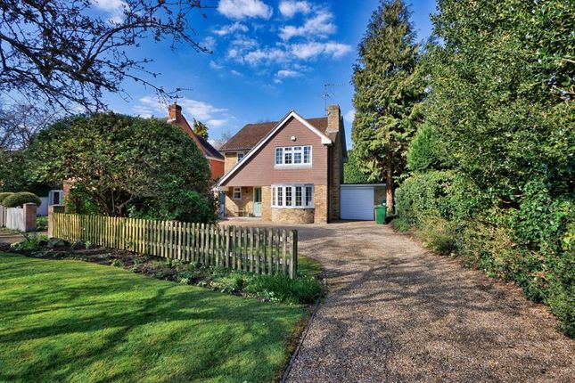 Bisley/West End Village, Surrey 3 bed detached house for sale