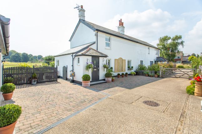 The Green, Eythorne, Dover, Kent, CT15 3 bed semi