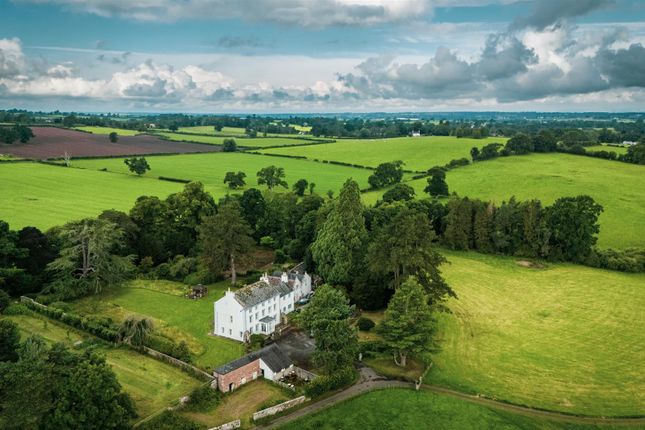6 bedroom country house for sale