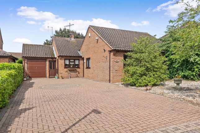 Gloster Gardens, Wellesbourne, Warwick 3 bed detached bungalow for sale