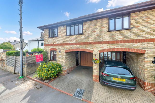 2 bedroom semi-detached house for sale