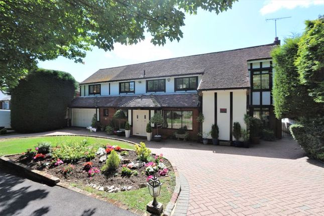 Stradbroke Drive, Chigwell IG7 4 bed detached house for sale