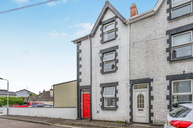 4 bedroom end of terrace house for sale