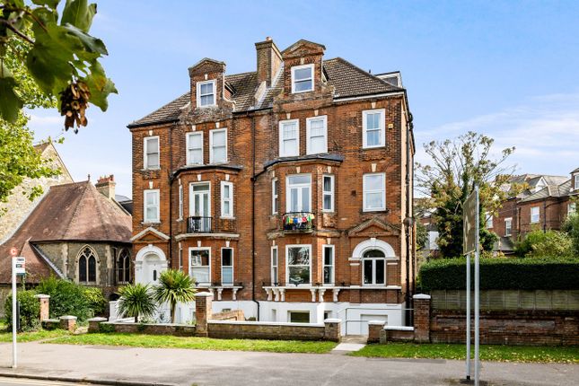 Castle Hill Avenue, Folkestone, CT20 2 bed maisonette for sale