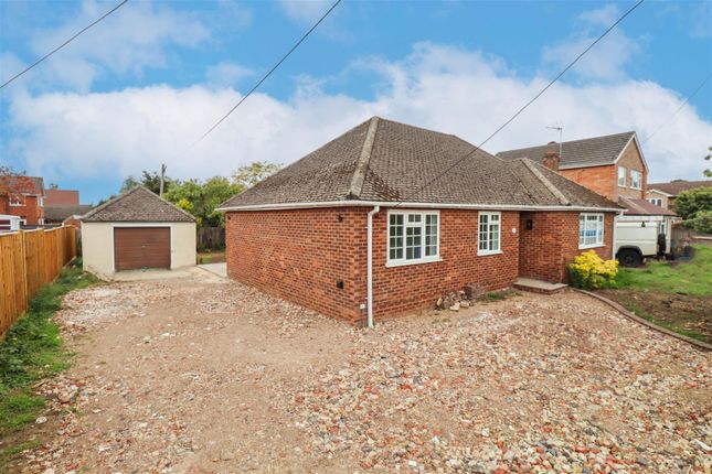Pine Grove, Fleet GU52 3 bed detached bungalow for sale